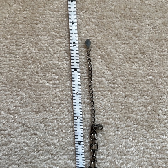 Pewter toned heart necklace. Appears to be a cross on heart - Picture 3 of 3